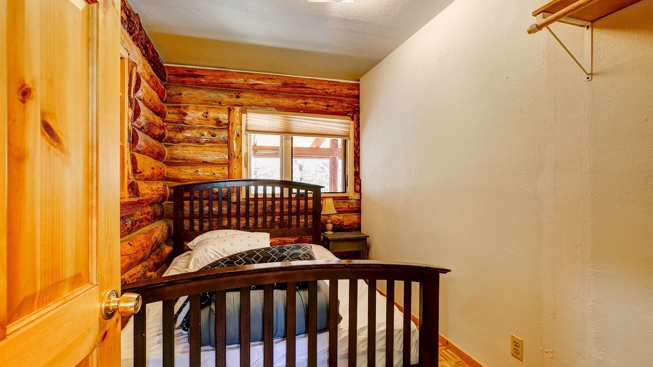 Photo of Bedroom in Drake