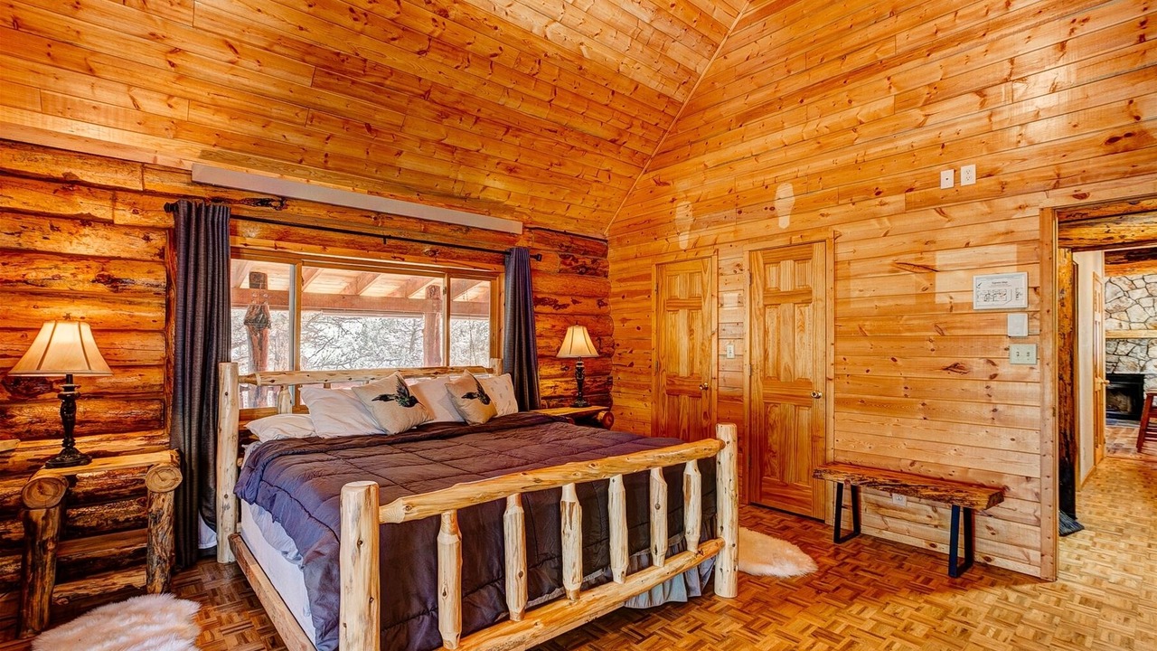 Photo of Bedroom in Drake