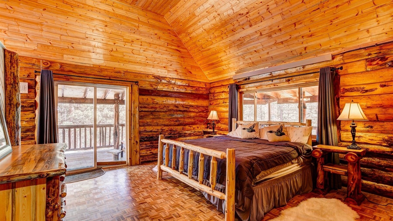 Photo of Bedroom in Drake
