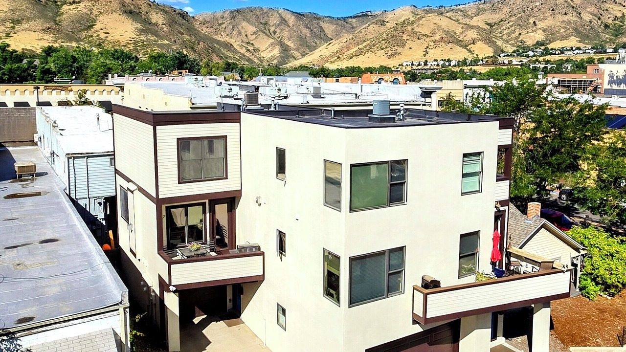 Photo of Outdoor in Golden
