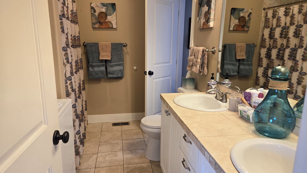 Photo of Bathroom in Golden