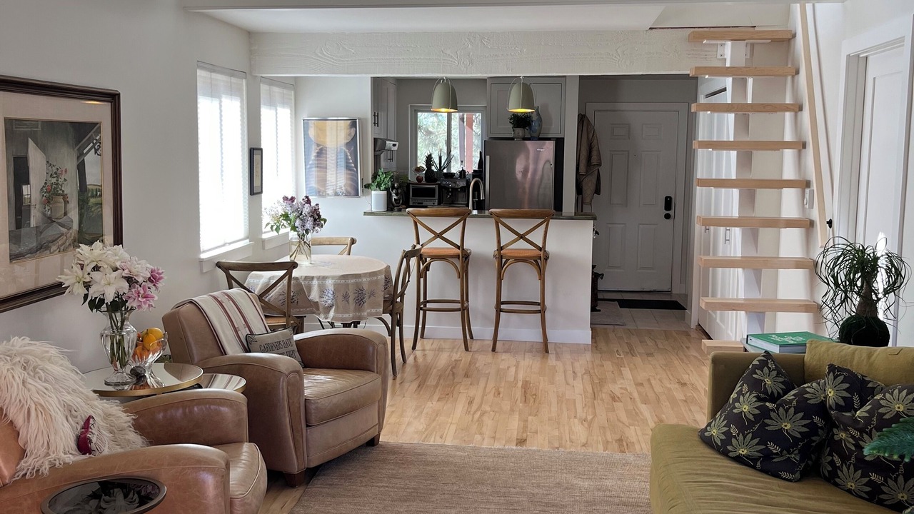 Photo of Livingroom in Glenwood Grove - North Iris