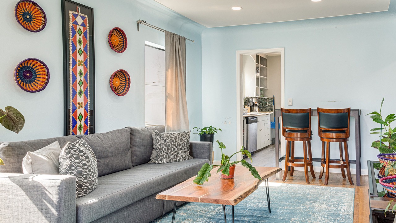 Photo of Livingroom in Delmar Parkway