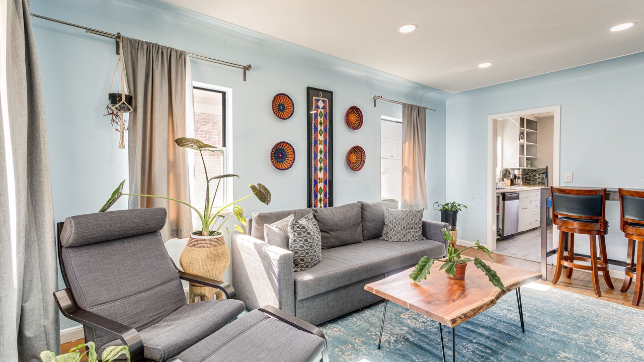 Photo of Livingroom in Delmar Parkway