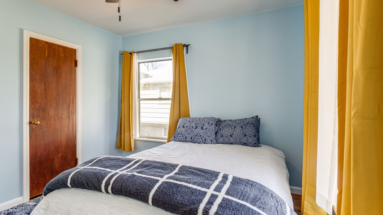Photo of Bedroom in Delmar Parkway