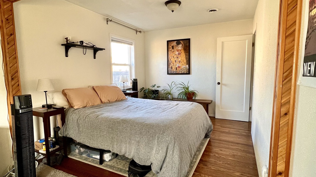 Photo of Bedroom in Athmar Park
