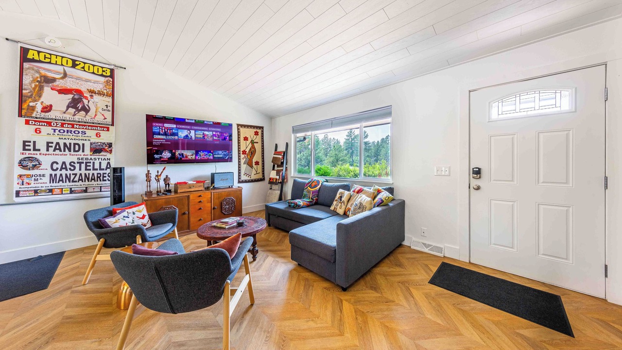 Photo of Livingroom in Franktown