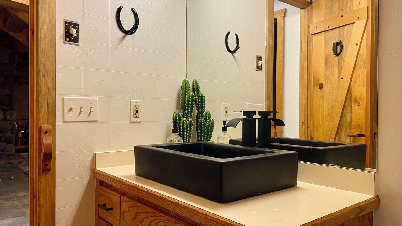 Photo of Bathroom in Cimarron