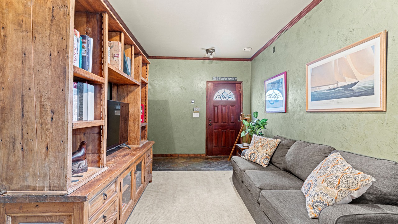 Photo of Livingroom in Dupont