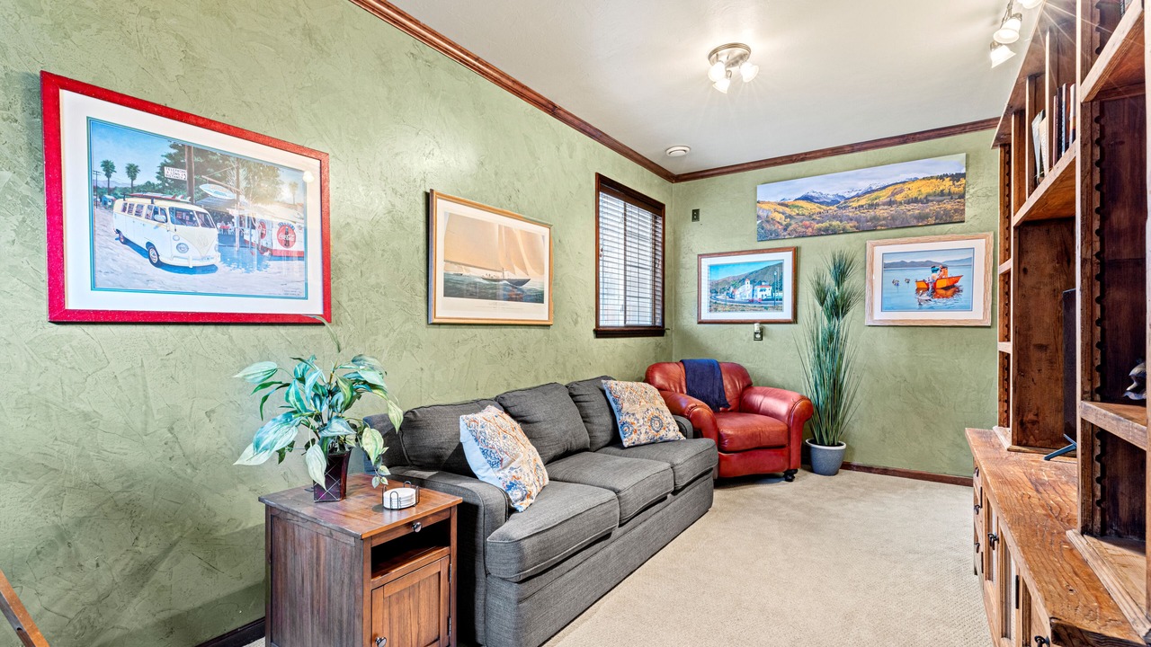 Photo of Livingroom in Dupont