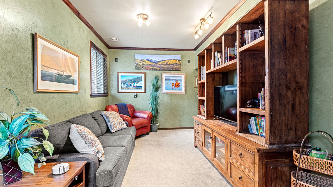Photo of Livingroom in Dupont