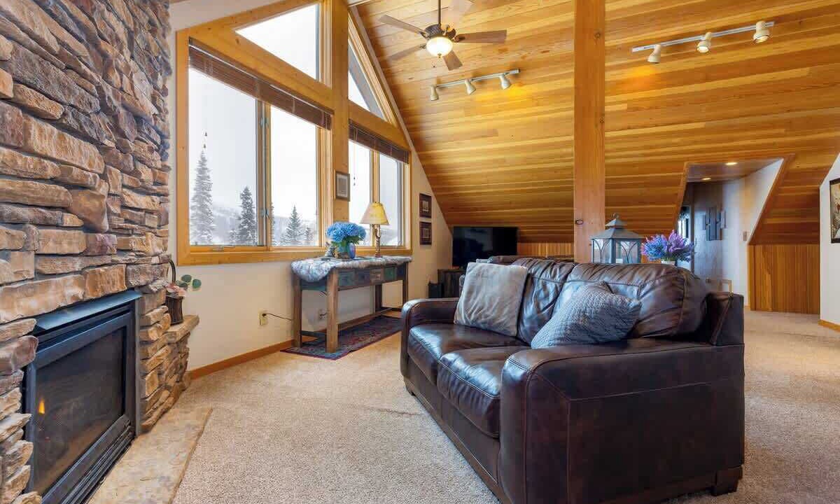 Photo of Livingroom in Quandary Village