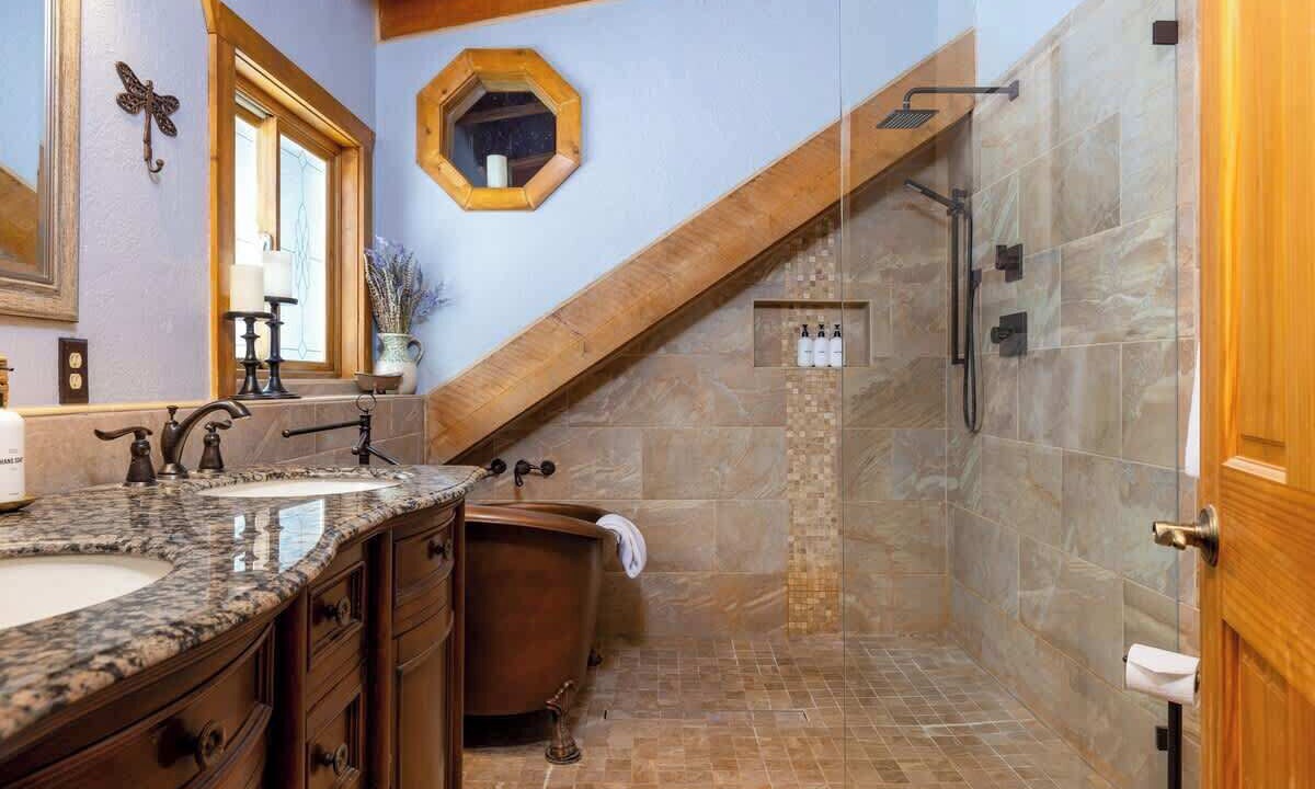 Photo of Bathroom in Quandary Village