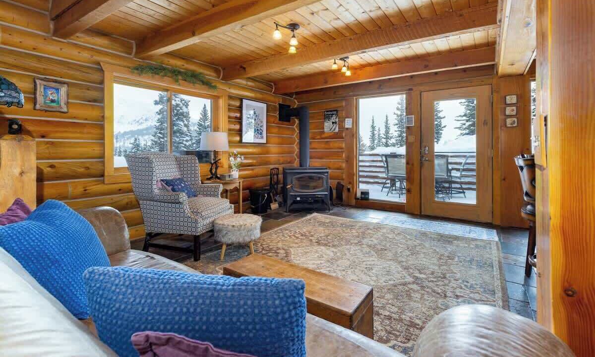 Photo of Livingroom in Quandary Village