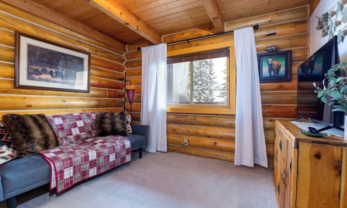 Photo of Livingroom in Quandary Village