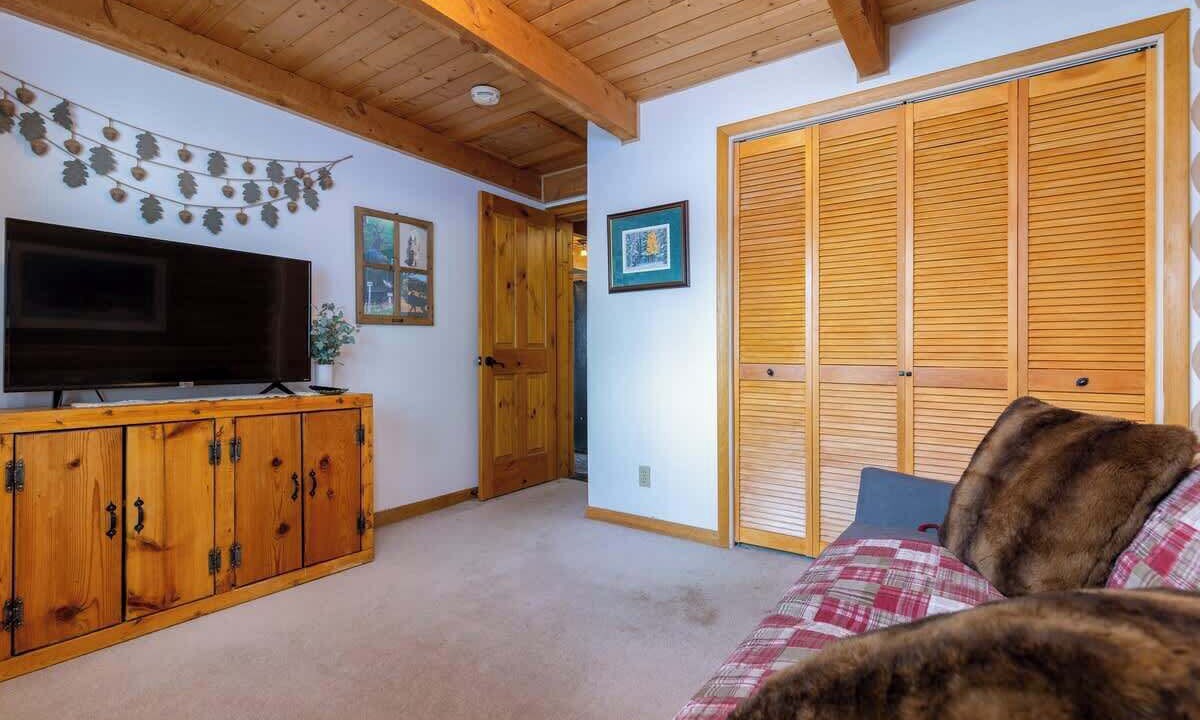 Photo of Livingroom in Quandary Village