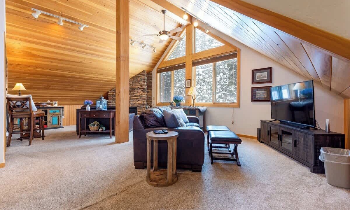Photo of Livingroom in Quandary Village