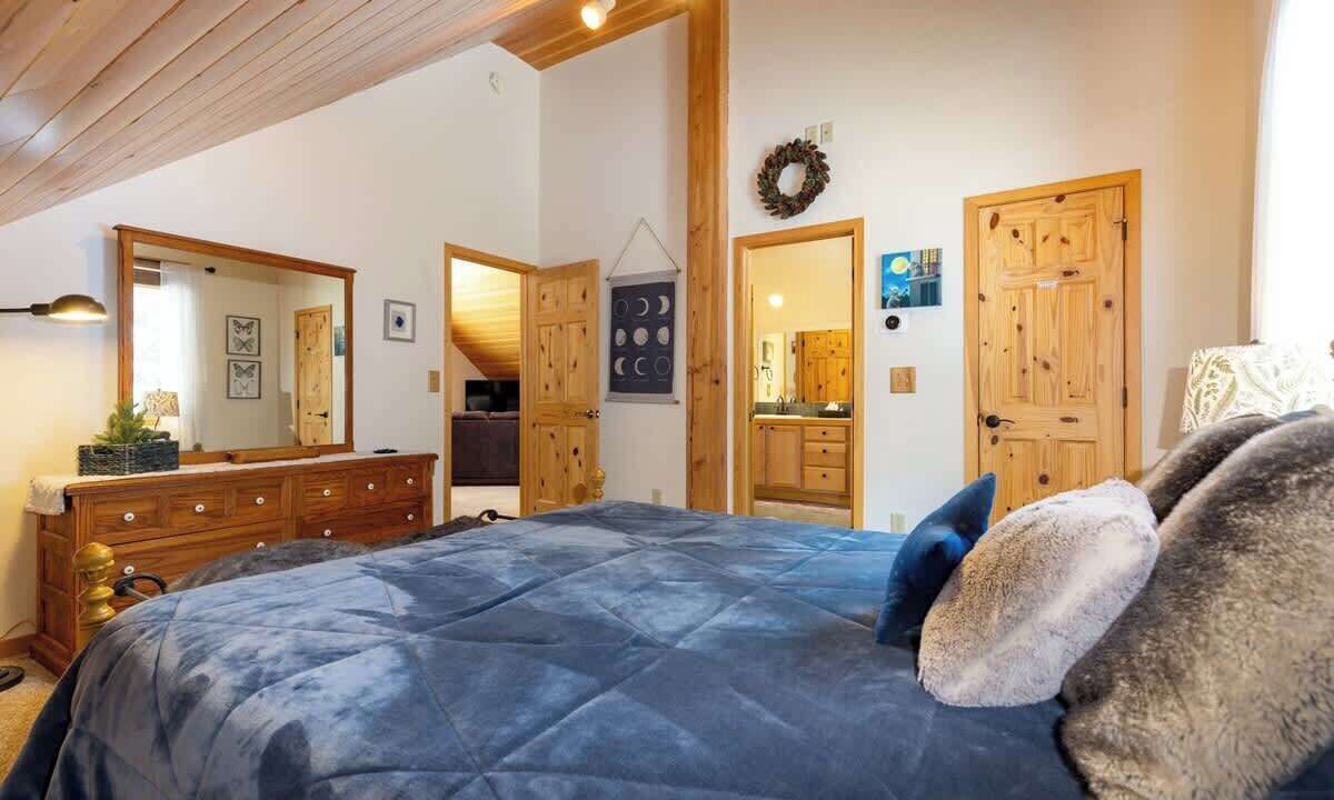 Photo of Bedroom in Quandary Village