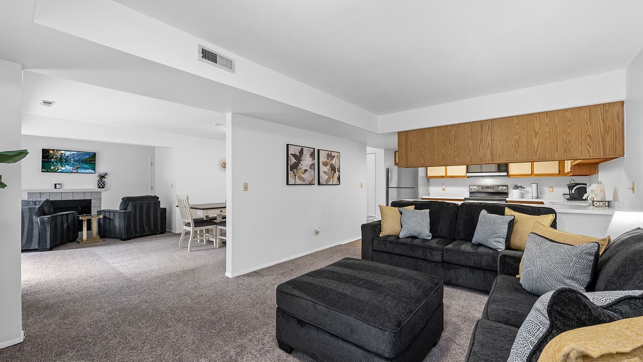 Photo of Livingroom in Englewood