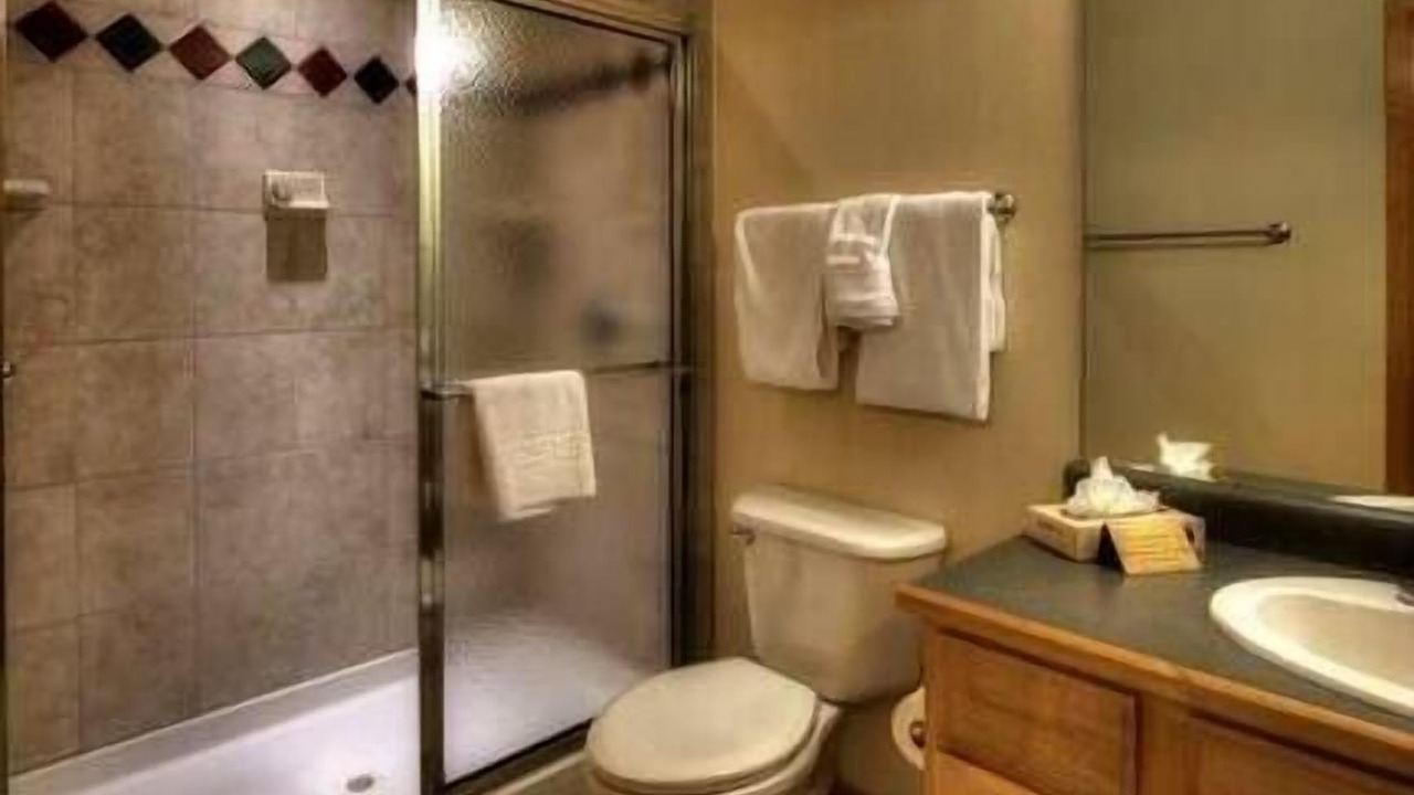 Photo of Bathroom in Four O'Clock