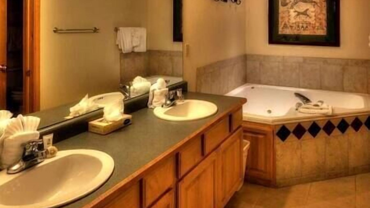 Photo of Bathroom in Four O'Clock