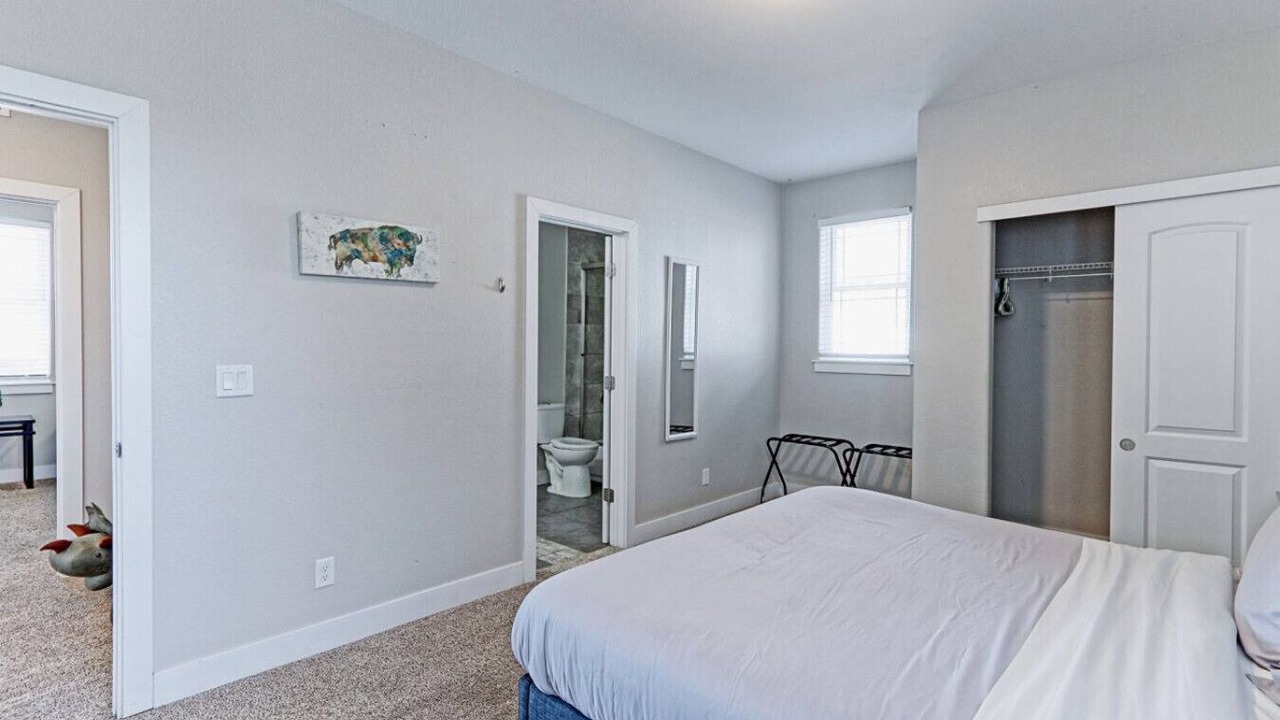 Photo of Bedroom in Scenic Heights