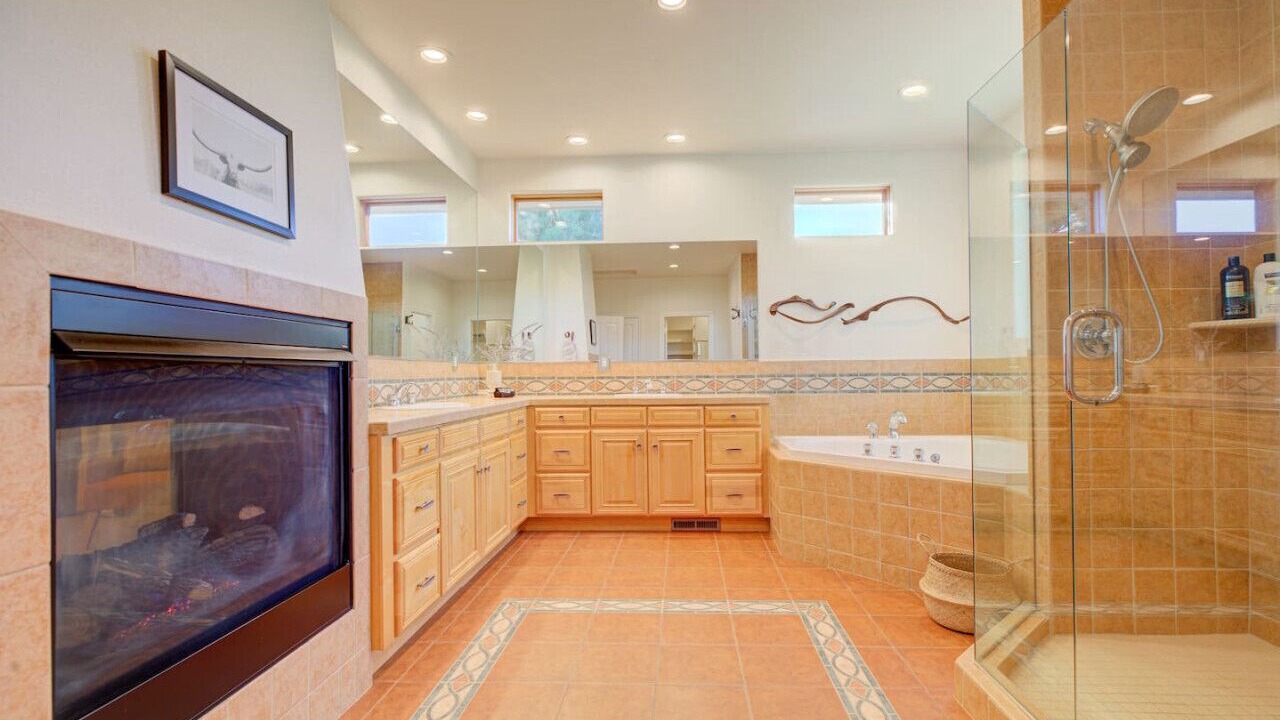 Photo of Bathroom in Applewood Villages