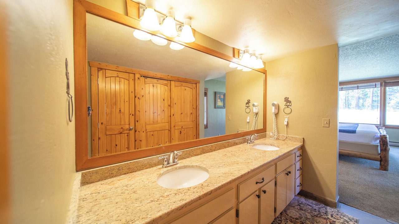 Photo of Bathroom in Lakeside Village