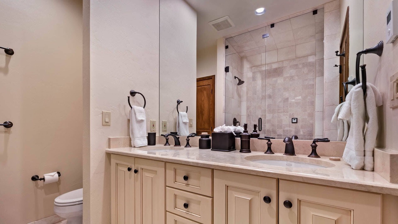 Photo of Bathroom in Highlands Townhomes