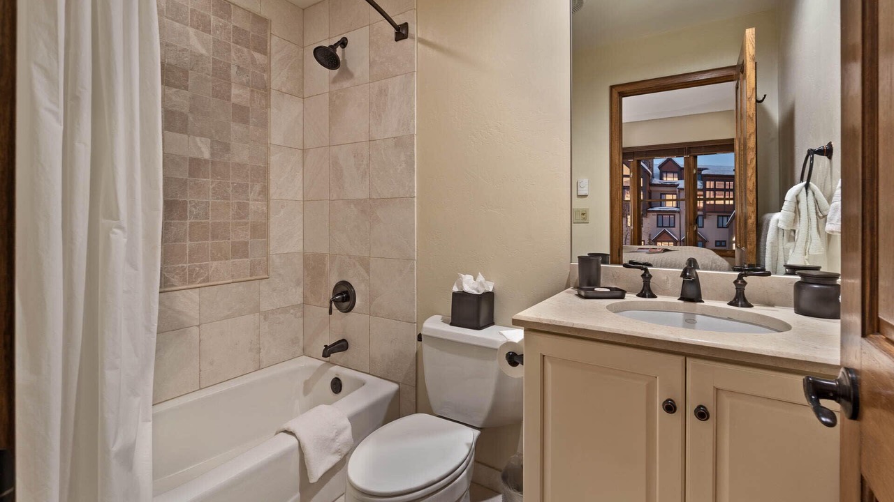 Photo of Bathroom in Highlands Townhomes