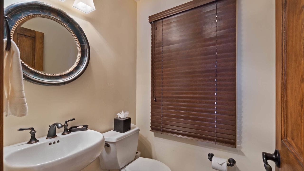 Photo of Bathroom in Highlands Townhomes