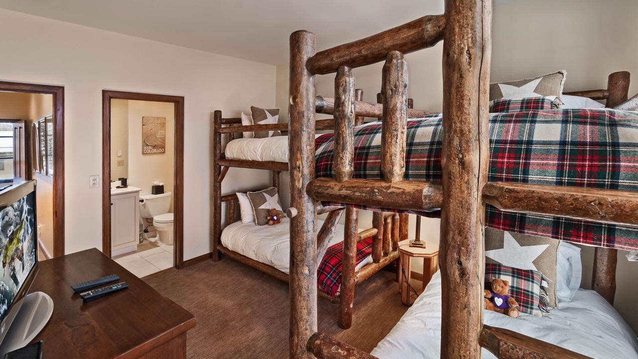 Photo of Bedroom in Highlands Townhomes