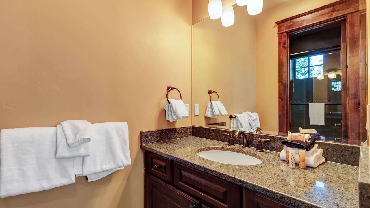 Photo of Bathroom in Boulder Ridge