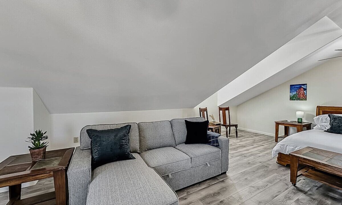 Photo of Livingroom in Lazear