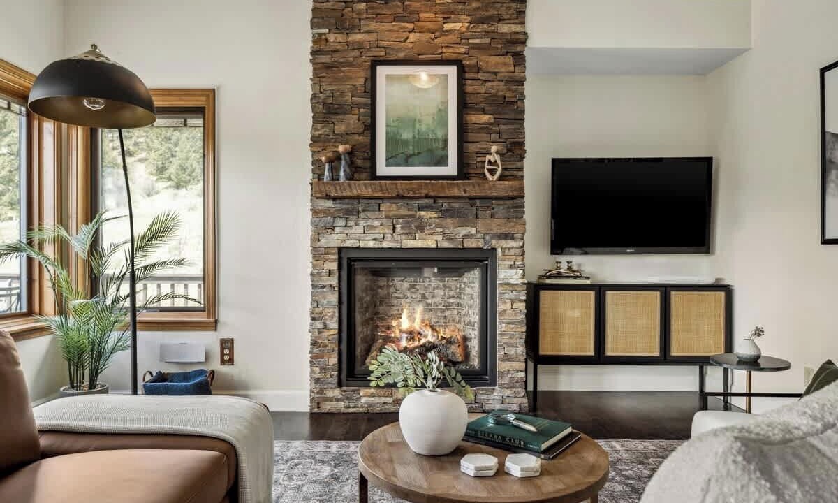 Photo of Livingroom in Evergreen