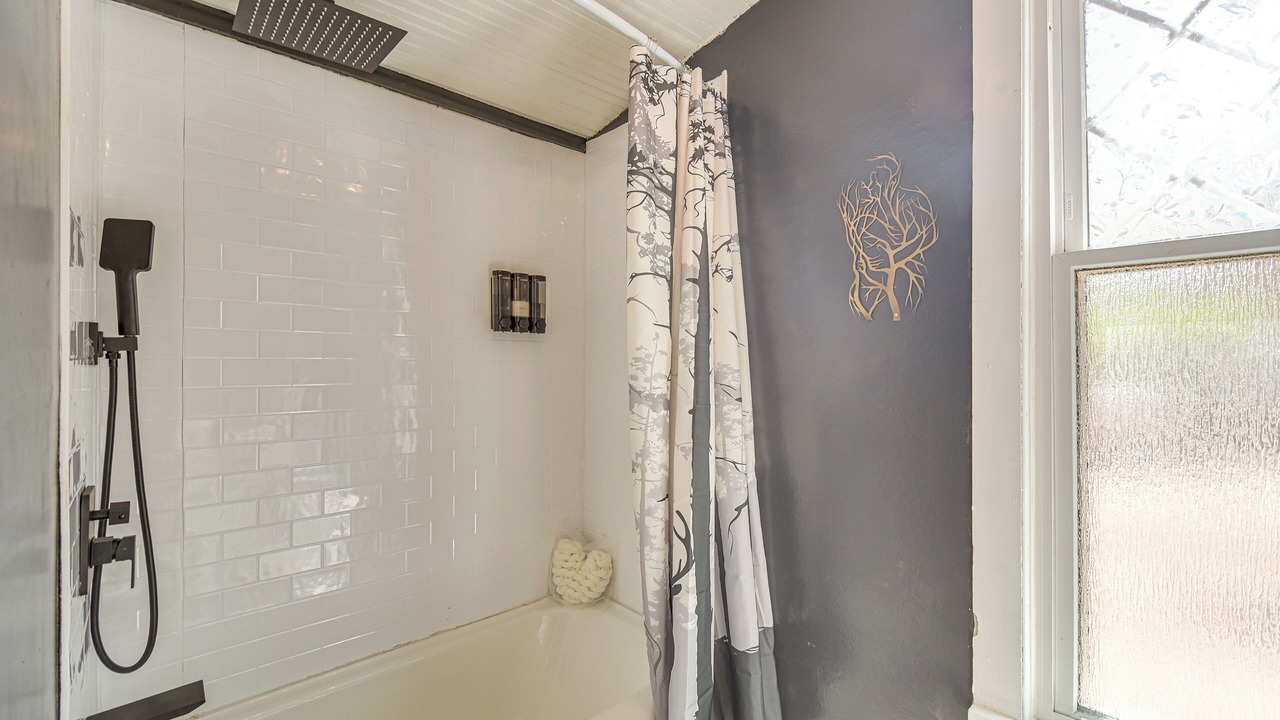 Photo of Bathroom in Pine