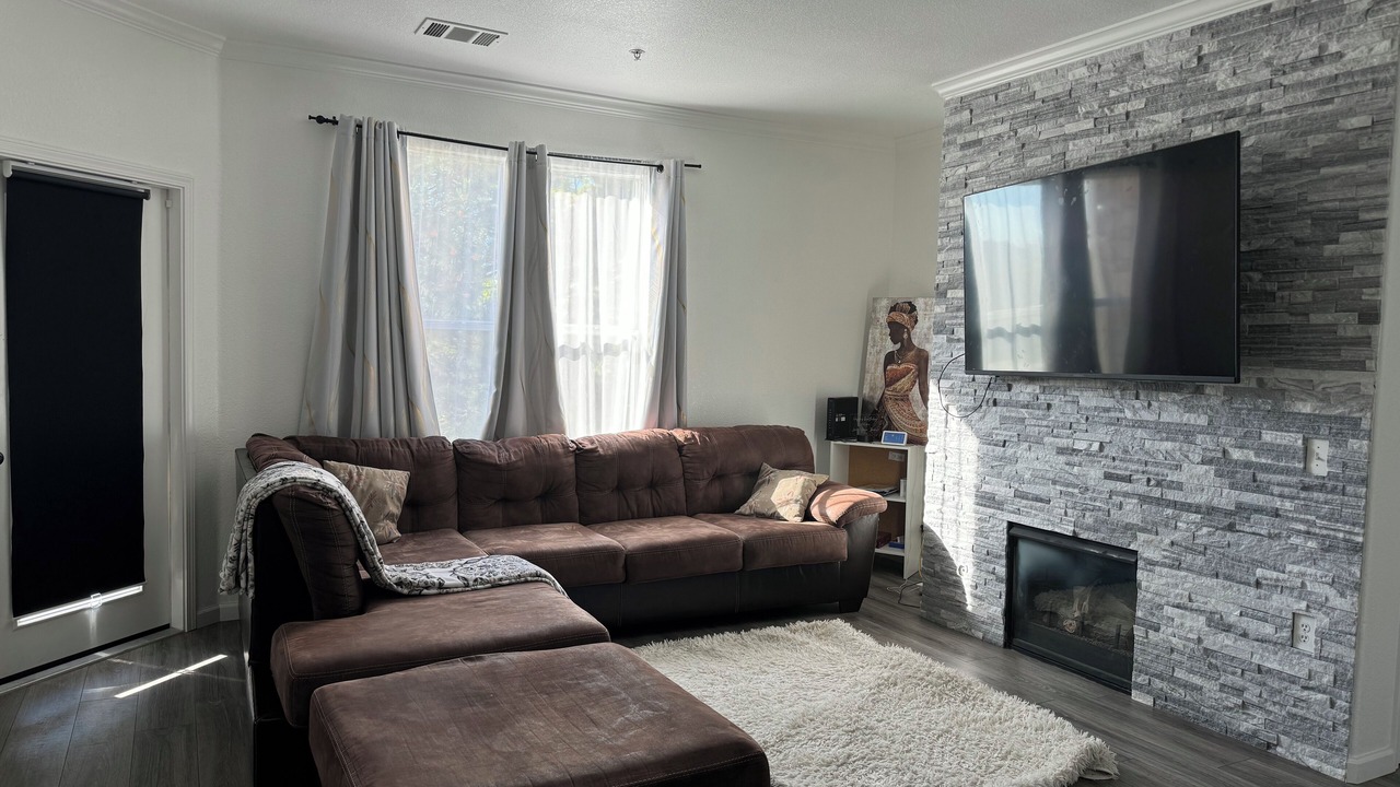 Photo of Livingroom in Aurora