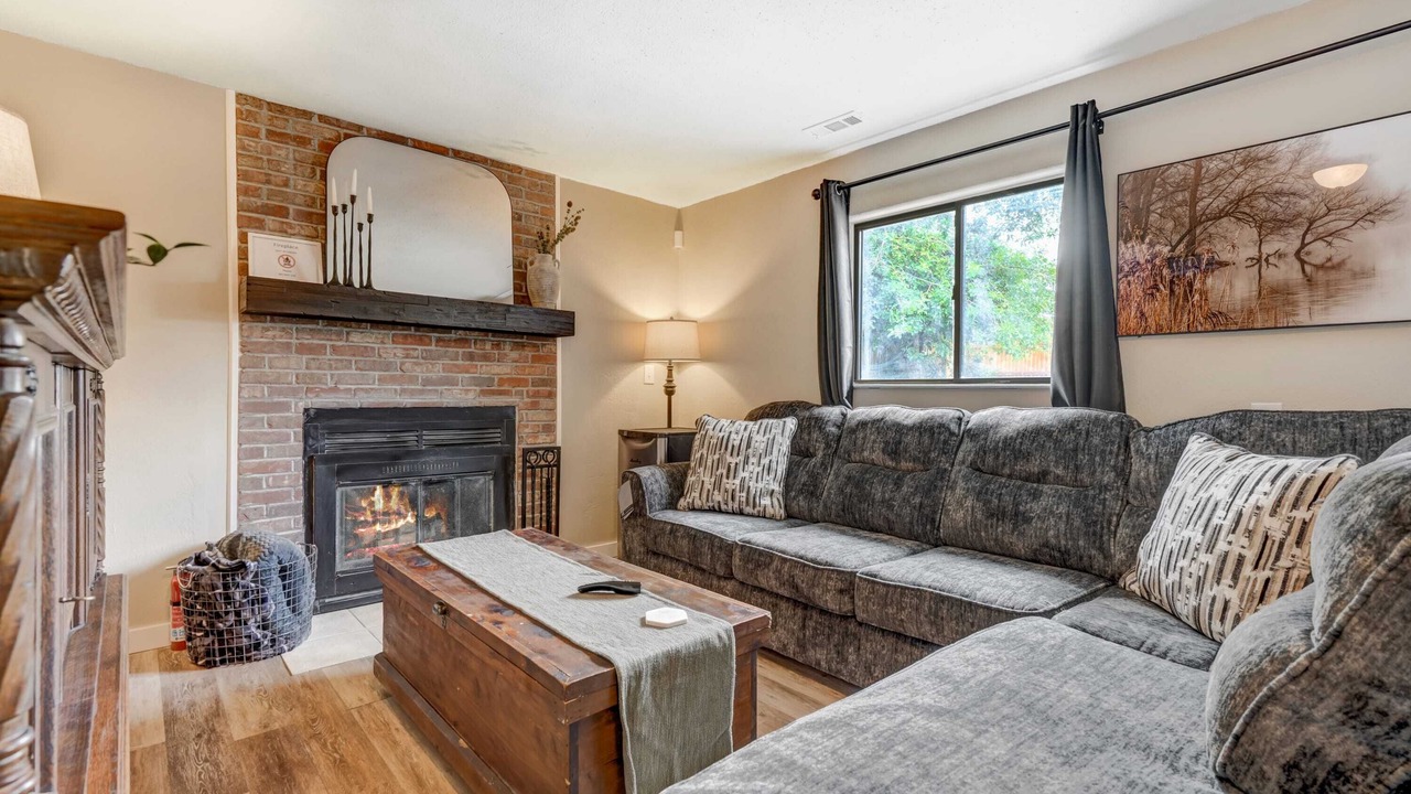Photo of Livingroom in Security-Widefield