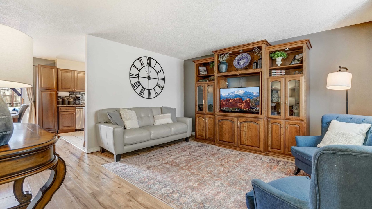 Photo of Livingroom in Security-Widefield