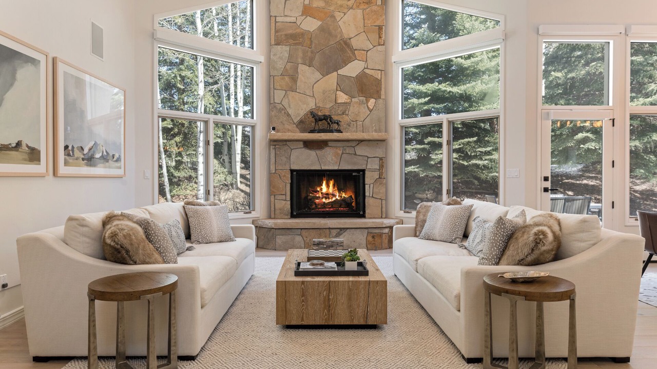 Photo of Livingroom in Edwards