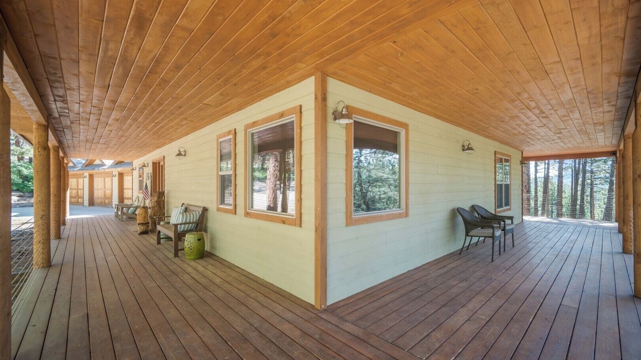 Photo of Patio Balcony in Forest Lakes