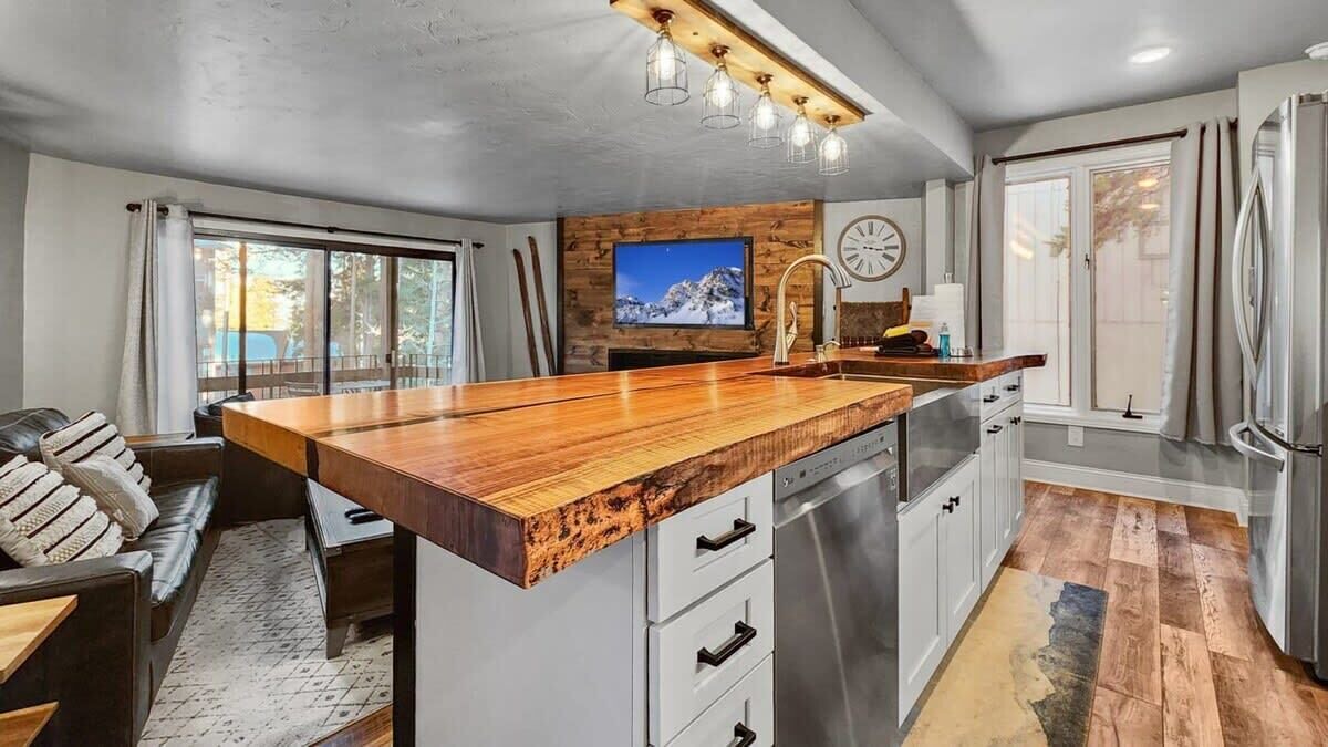 Photo of Bedroom in Peak 8