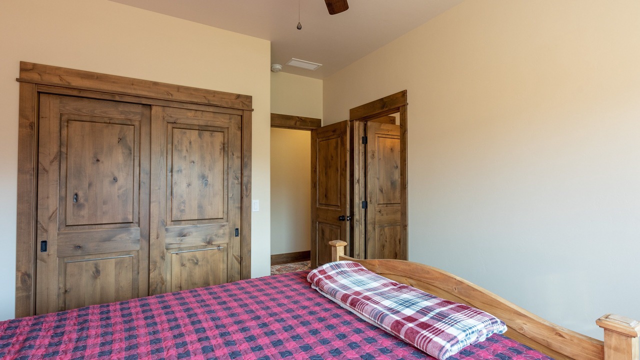 Photo of Bedroom in Lake Hatcher Park