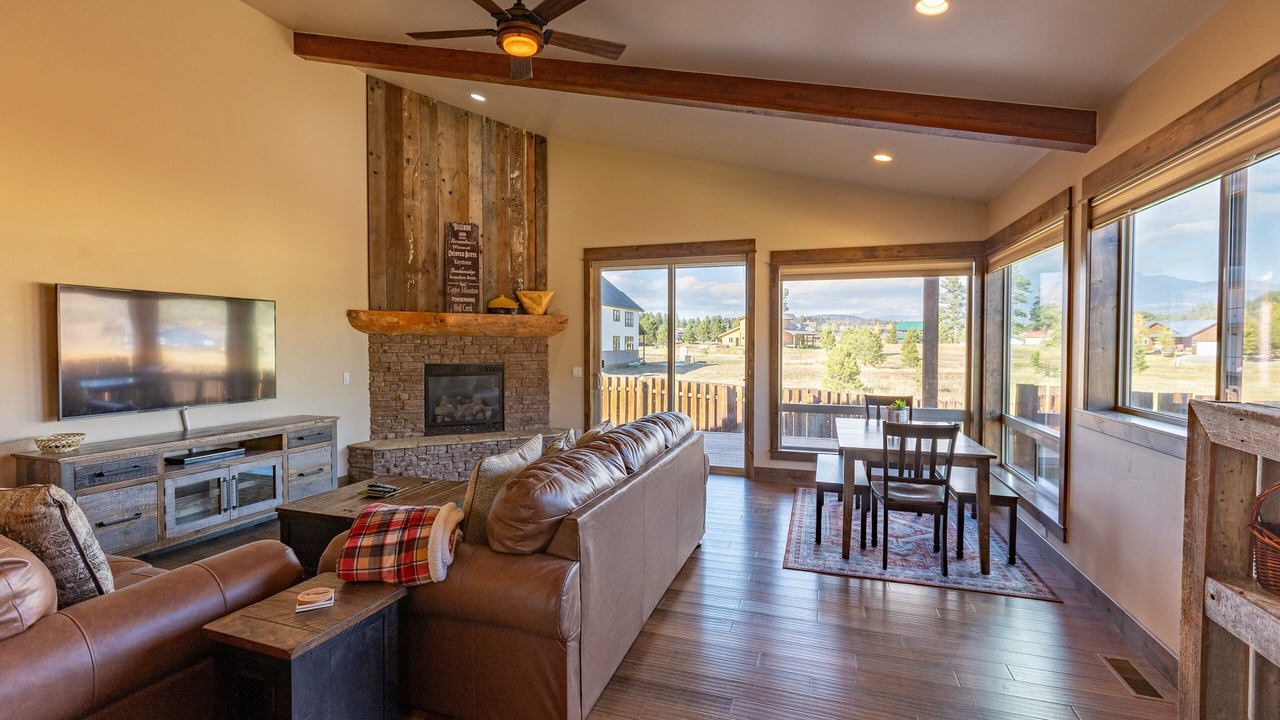 Photo of Livingroom in Lake Hatcher Park