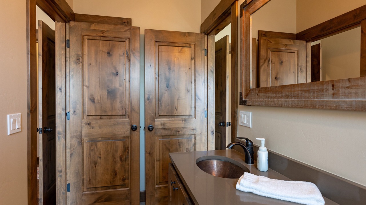 Photo of Bathroom in Lake Hatcher Park