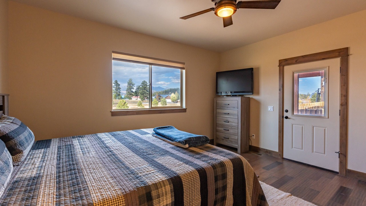 Photo of Bedroom in Lake Hatcher Park
