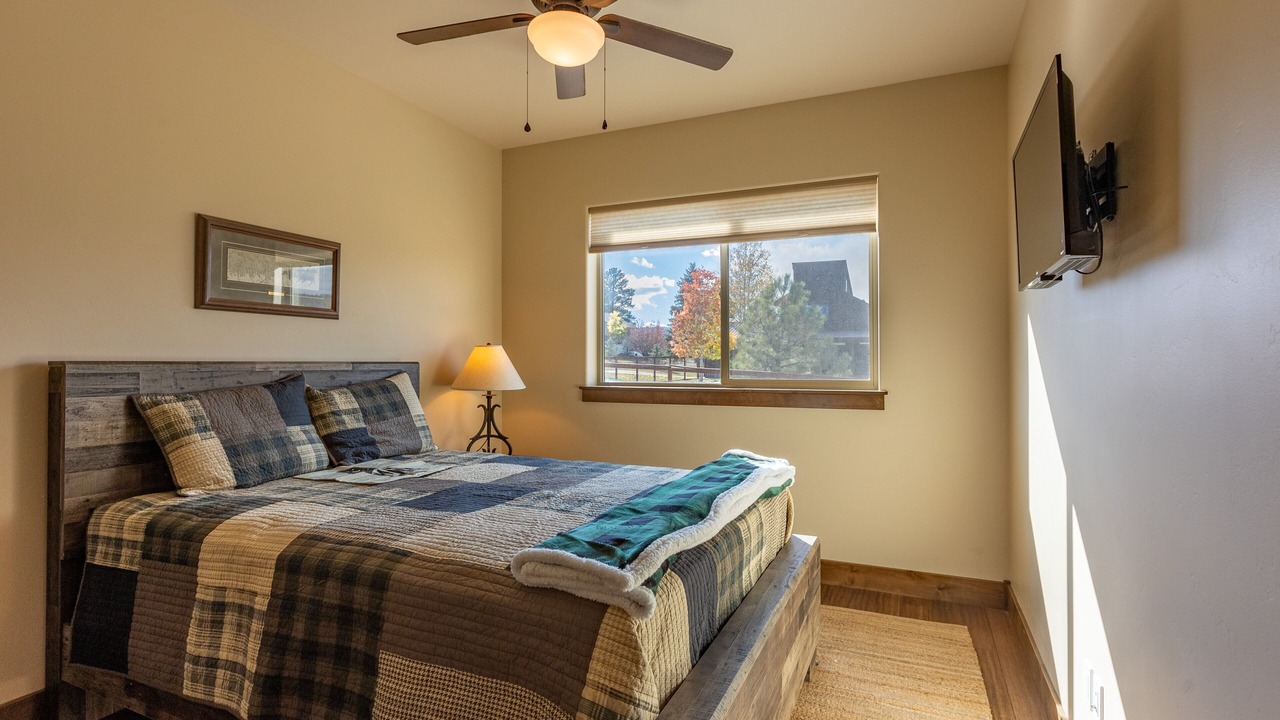Photo of Bedroom in Lake Hatcher Park