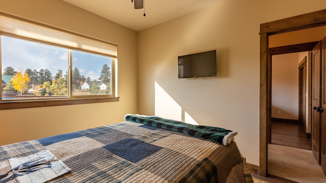 Photo of Bedroom in Lake Hatcher Park