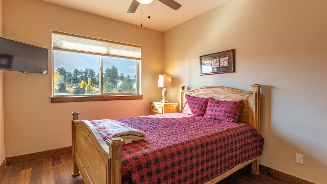 Photo of Bedroom in Lake Hatcher Park
