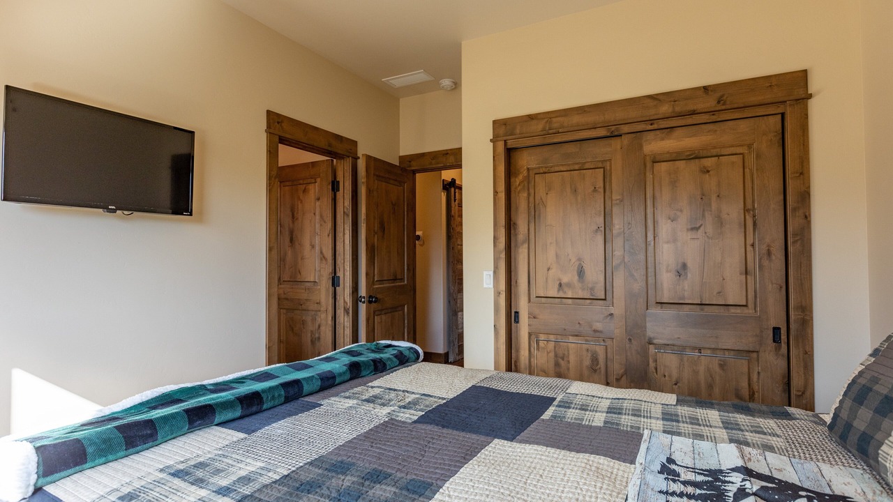 Photo of Bedroom in Lake Hatcher Park